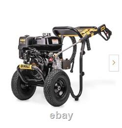 4000 PSI at 3.5 GPM Gas Pressure Washer Powered by Honda with AAA Triplex Pump