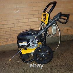 DEWALT 3300 PSI 2.4 GPM Cold Water Gas Pressure Washer with HONDA GCV200