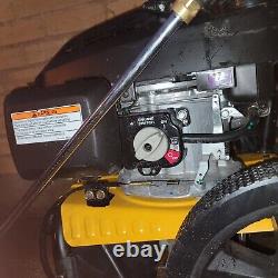 DEWALT 3300 PSI 2.4 GPM Cold Water Gas Pressure Washer with HONDA GCV200