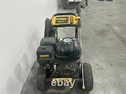 DEWALT 4000 PSI 3.5 GPM Gas Cold Water Pressure Washer with HONDA GX270 Engine