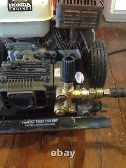 Pressure Washer Honda Engine 2400 psi WGC2425