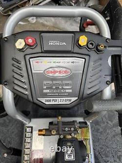 SIMPSON PowerShot 3400 PSI 2.3-Gallon-GPM Cold Water Gas Pressure Washer HONDA