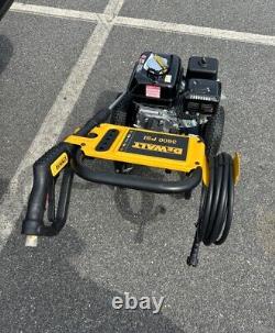 DEWALT DXPW61299 3600 PSI 2.5 GPM Nettoyeur à haute pression à eau froide à essence HONDA