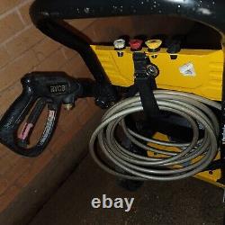 DEWALT Nettoyeur Haute Pression à Gaz à Eau Froide 3300 PSI 2,4 GPM avec HONDA GCV200