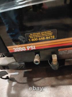 Laveuse à pression MI-T-M GH-3004-0EGH de moyenne capacité avec moteur Honda (ST227519)